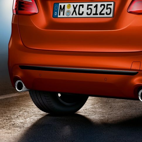 Peräosa, BMW 2-sarjan Active Tourer Peräosa, BMW 2-sarjan Active Tourer 220i F45 Facelift 2018 metalliväri Sunset Orange, lähikuva perästä
