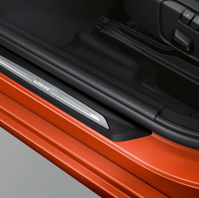 Kynnyslistat, BMW 2-sarjan Active Tourer Business Sport Kynnyslistat, BMW 2-sarjan Active Tourer Business Sport 220i F45 2018 metalliväri Sunset Orange