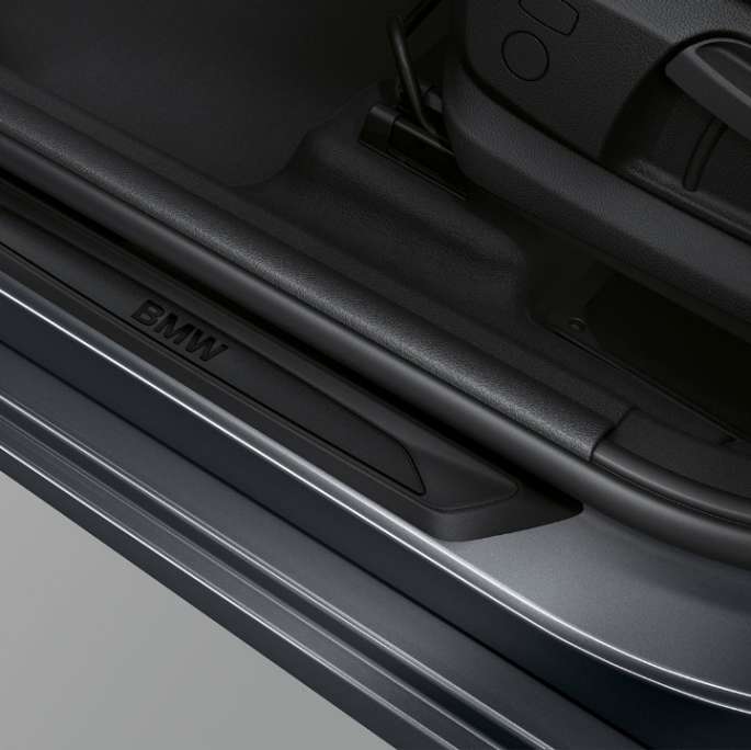 Kynnyslistat, BMW 2-sarjan Active Tourer Business-varustelu Kynnyslistat, BMW 2-sarjan Active Tourer 218i F45 2018 metalliväri Mineral Grey