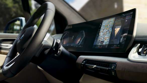 Moderni sisätilan design, BMW 2-sarjan Active Tourer U06 2021 BMW 2-sarjan Active Tourer U06 2021, sisätilan ohjaamo, jossa BMW Curved Display