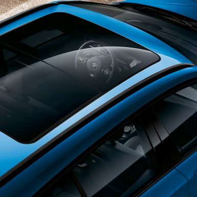 Panoraamalasikatto, BMW 2-SARJAN Gran Tourer Panoraamalasikatto, BMW 2-SARJAN Gran Tourer F46 Facelift 2018 metalliväri Estoril Blue, lintuperspektiivi