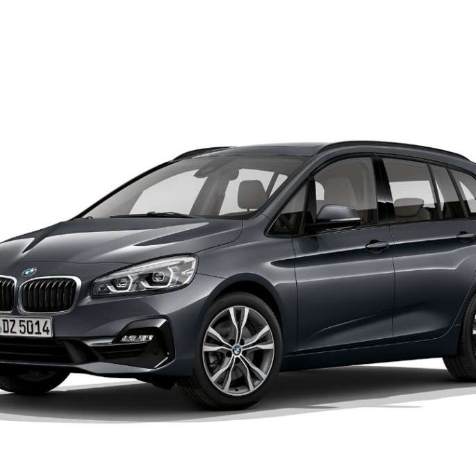 Kolmen neljäsosan näkymä keulasta, BMW 2-SARJAN Gran Tourer Business Sport BMW 2-SARJAN Gran Tourer 220d Business Sport F46 Facelift 2018 metalliväri Mineral Grey, kolmen neljäsosan näkymä keulasta