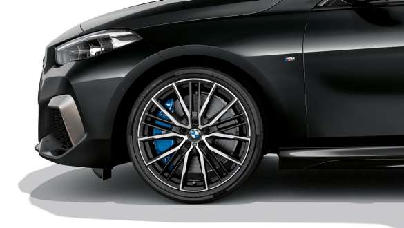 M Sport -jarrut, BMW M235i xDrive Gran Coupé F44 M Sport -jarrut, BMW M235i xDrive Gran Coupé F44 metalliväri Black Sapphire