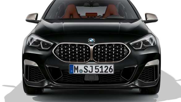 M aerodynamiikkapaketti, BMW M235i xDrive Gran Coupé F44, keula M aerodynamiikkapaketti, BMW M235i xDrive Gran Coupé F44 metalliväri Black Sapphire, keula