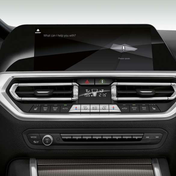 BMW 3-sarjan Sedan, BMW Intelligent Personal Assistant. Lähikuva BMW 3-sarjan Sedanin kojelautanäytöstä ja BMW Intelligent Personal Assistant: sta.