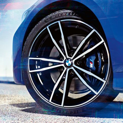 BMW 3-sarjan Sedan, kevytmetallivanteet 791 M. Lähikuva BMW 3-sarjan Sedanin 19'' kevytmetallivanteista 791 M Jetblack.