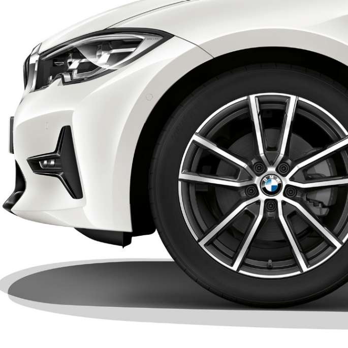 BMW 3-sarjan Sedan, Business Sport -mallin kevytmetallivanne. Lähikuva BMW 3-sarjan Sedanin Business Sport -mallin kevytmetallivanteesta.