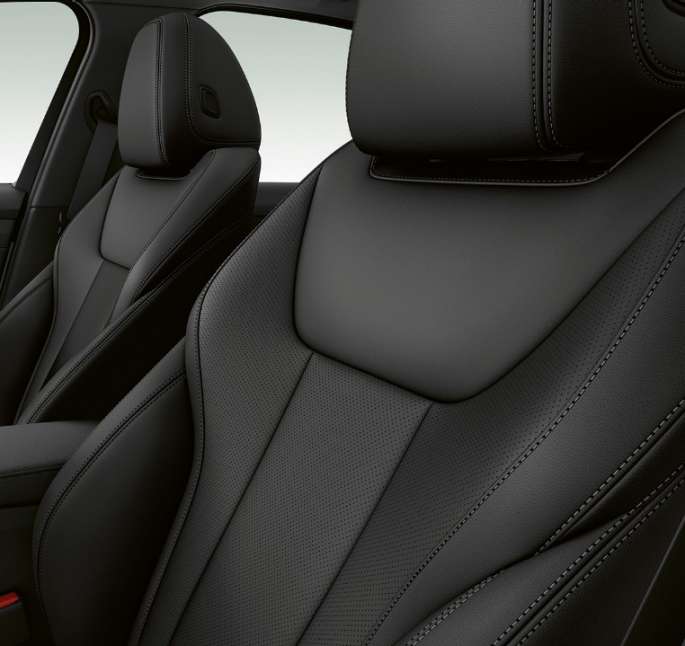 BMW 3-sarjan Sedan, Business Sport -mallin etuistuimet. Sivulähikuva BMW 3-sarjan Sedanin Business Sport -mallin etuistuimista.
