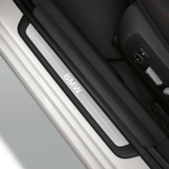 BMW 3-sarjan Sedan, Business Sport -mallin kynnyslistat. BMW 3-sarjan Sedanin Business Sport -mallin kynnyslistat.