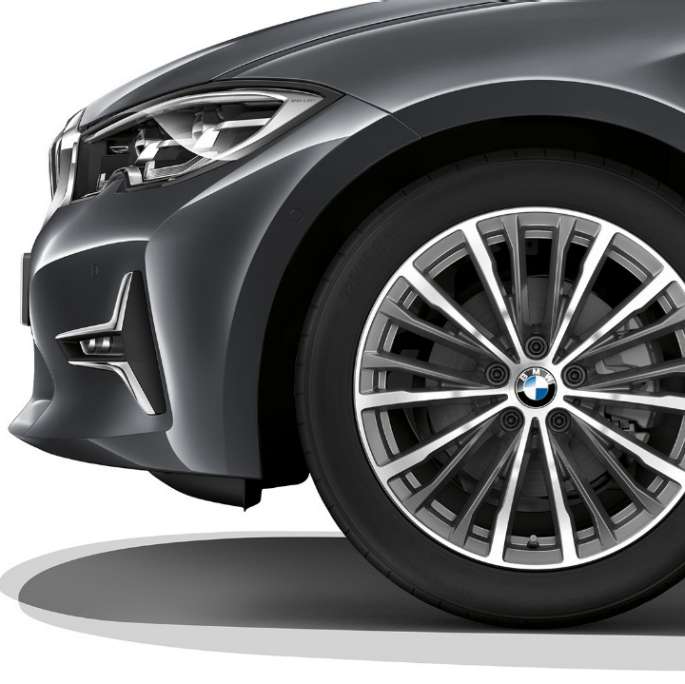 BMW 3-sarjan Sedan, Business Luxury -mallin kevytmetallivanne Lähikuva BMW 3-sarjan Sedanin Business Luxury -mallin kevytmetallivanteesta.