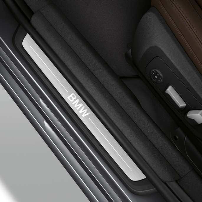 BMW 3-sarjan Sedan, Business Luxury -mallin kynnyslistat. BMW 3-sarjan Sedanin Business Luxury -mallin kynnyslistat.