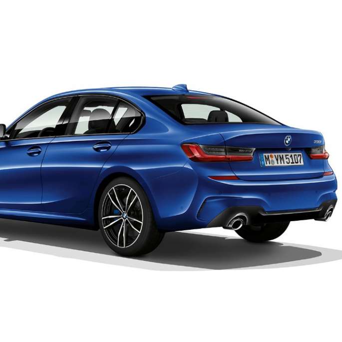 BMW 3-sarjan Sedan, Business M Sport -mallin perä. Kolmeneljäsosakuva BMW 3-sarjan Sedanin Business M Sport -mallin perästä.