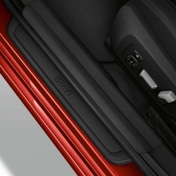 BMW 3-sarjan Sedan, Business-varustellun auton kynnyslistat. Business-varustellun BMW 3-sarjan Sedanin kynnyslistat.
