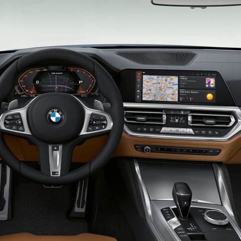 Ohjauspyörä ja puhekäyttöavustin, BMW 4-sarjan Coupé G22 BMW 4-sarjan Coupé G22 2020, sisätila, ohjauspyörä ja puhekäyttöavustin