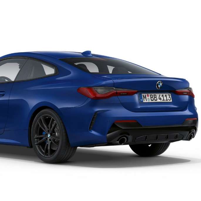 Perä, BMW 4-sarjan Coupé Business M Sport -paketti G22 2020 BMW 4-sarjan Coupé G22 2020 Business M Sport -paketti metalliväri Arctic Race Blue, kolmen neljäsosan näkymä perästä