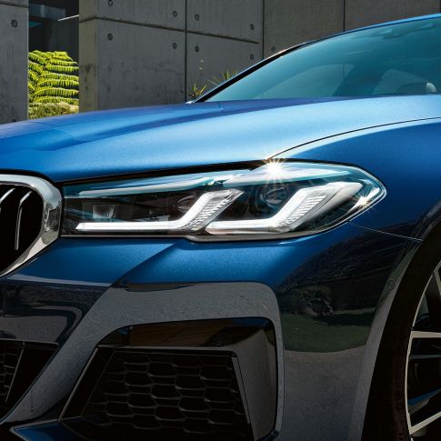 BMW-laserajovalot BMW 5-sarjan Sedan G30 BMW-laserajovalot BMW 5-sarjan Sedan G30 Facelift 2020 Phytonic Blue lähikuva edestä
