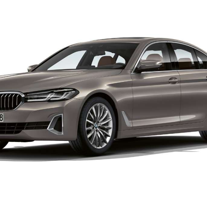 BMW 5-sarjan Sedan G30 Business Luxury etuosa BMW 5-sarjan Sedan 520d xDrive G30 2020 Business Luxury värissä Bernina Grey, kolmen neljäsosan näkymä etuosasta