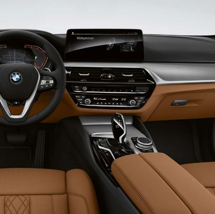 Ohjaamo BMW 5-sarjan Sedan G30 perusvarustelu Ohjaamo BMW 5-sarjan Sedan 540i G30 2020 perusvarustelu Sensatec Cognac, sisätila