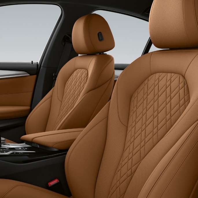 Verhoilu BMW 5-sarjan Sedan G30 perusvarustelu Sensatec Cognac -verhoilu BMW 5-sarjan Sedan 540i G30 2020 perusvarustelu, sisätila