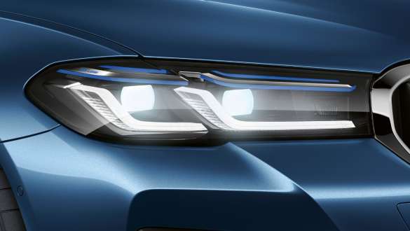 BMW-laserajovalot BMW 5-sarjan Sedan G30 BMW-laserajovalot BMW 5-sarjan Sedan G30 Facelift 2020 Phytonic Blue lähikuva edestä