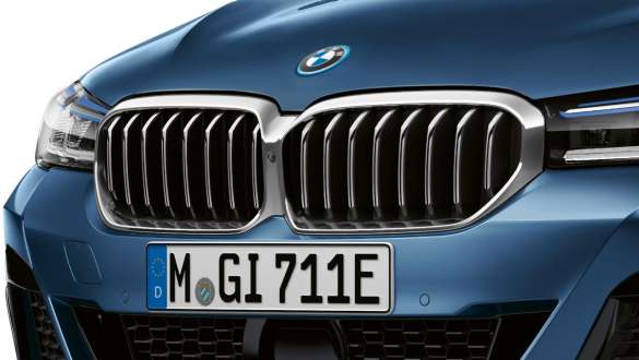 BMW-jäähdyttimensäleikkö BMW 5-sarjan Sedan G30 BMW-jäähdyttimensäleikkö BMW 5-sarjan Sedan G30 Facelift 2020 Phytonic Blue lähikuva edestä