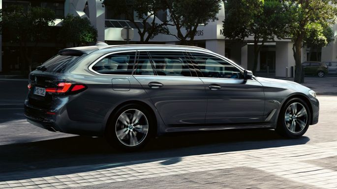 BMW 5-sarjan Touring G31 sivunäkymä BMW 5-sarjan Touring G31 Facelift 2020 Sophisto Grey sivunäkymä