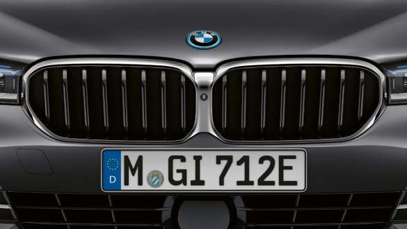 BMW-jäähdyttimensäleikkö BMW 5-sarjan Touring G31 BMW-jäähdyttimensäleikkö BMW 5-sarjan Touring G31 Facelift 2020 lähikuva edestä