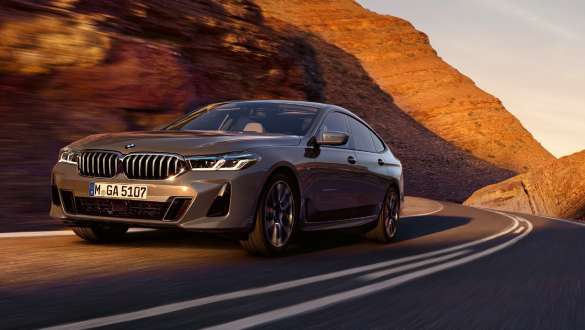 Nelipyöräaktiiviohjaus, BMW 6-sarjan Gran Turismo G32 2020 Nelipyöräaktiiviohjaus, BMW 6-sarjan Gran Turismo G32 2020, kolmen neljäsosan näkymä liikkeellä olevan auton keulasta