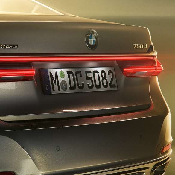 BMW 7-sarjan Sedan 750Li-merkki BMW 7-sarjan Sedan: Lähikuva takaosan 750Li-merkistä