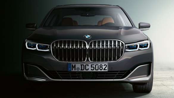 BMW 7-sarjan Sedanin etuspoileri BMW 7-sarjan Sedan: Näkymä edestä, lähikuva etuspoilerista