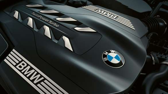 8-sylinterinen BMW TwinPower Turbo -bensiinimoottori BMW 7-sarjan Sedan: Lähikuva 8-sylinterisestä BMW TwinPower Turbo bensiinimoottorista