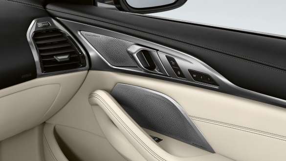 Dravit Grey -metallivärinen BMW M850i xDrive, Bowers & Wilkins Diamond Surround Sound -äänentoistojärjestelmä. Dravit Grey -metallivärinen BMW M850i xDrive, Bowers & Wilkins Diamond Surround Sound -äänentoistojärjestelmä.