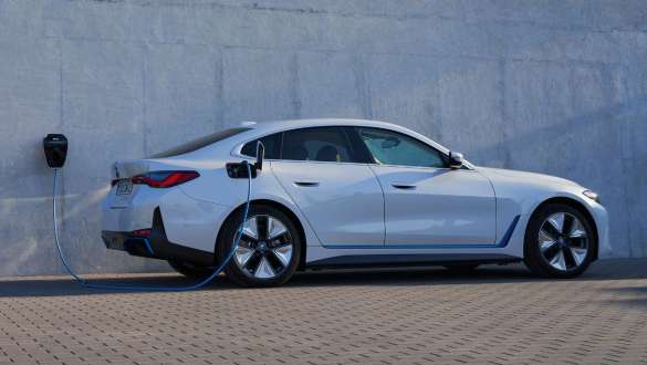 BMW i4 eDrive40 G26 2021 lataaminen kotona BMW i4 eDrive40 G26 2021 lataaminen kotona