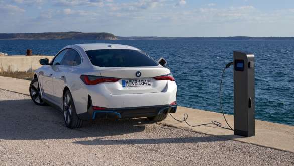 BMW i4 eDrive40 G26 2021 julkinen lataaminen BMW i4 eDrive40 G26 2021 julkinen lataaminen