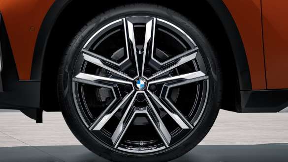 BMW U11 BEV 21” M Performance -kevytmetallivanne BMW U11 BEV 21" M Performance -kevytmetallivanne kaksipuolainen 877 M Bicolor