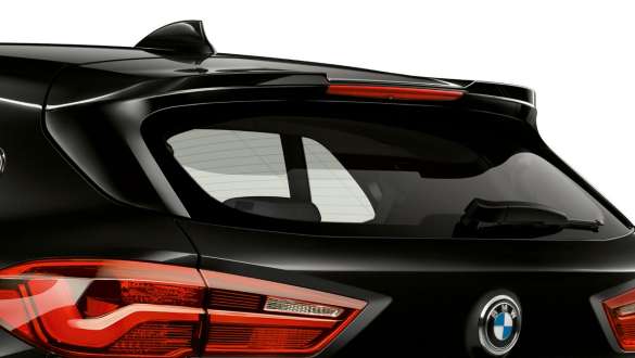 M takaspoileri, BMW X2 M35i (F39) M takaspoileri, BMW X2 M35i (F39) metalliväri Black Sapphire, lähikuva perästä