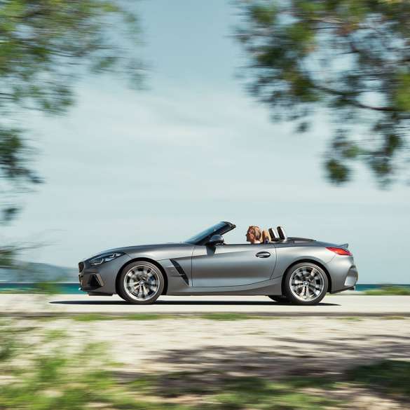 Ulkopuoli, BMW Z4 M40i G29 BMW Z4 Roadster M40i G29 2019 Cabrio BMW Individual -metalliväri Frozen Grey, sivunäkymä