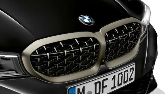 M-aerodynamiikkapaketti, BMW M340i xDrive Sedan G20 2020 BMW M340i xDrive Sedan G20 2020 metalliväri Black Sapphire, M-aerodynamiikkapaketti, lähikuva keulasta