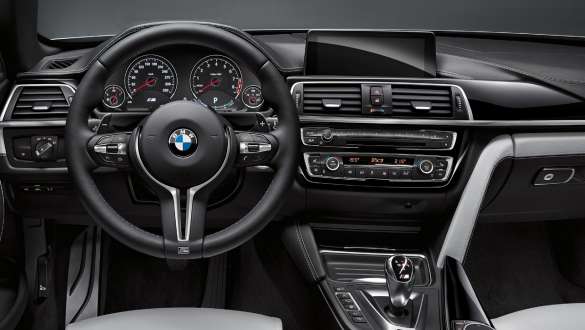 Kuljettajakeskeinen ohjaamo BMW M4 Cabrio, kuljettajakeskeinen ohjaamo