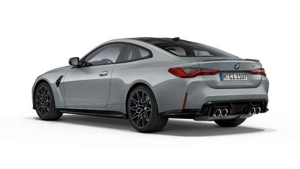 M-alusta BMW M4 Coupé G82 2020 BMW M4 Coupé G82 2020 M-alusta kolmen neljäsosan näkymä perästä