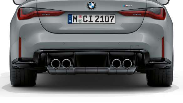 Pakoputkenpäät kromatut BMW M4 Coupé G82 2020 BMW M4 Coupé G82 2020 pakoputkenpäät kromatut lähikuva