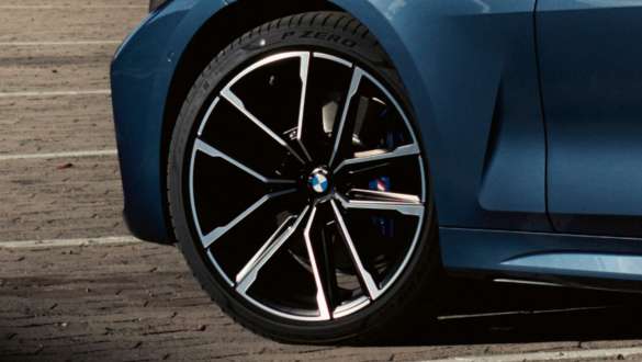 18" M-kevytmetallivanteet 848 M BMW M440i xDrive Coupé G22 2020 BMW M440i xDrive Coupé G22 2020 18" M kevytmetallivanteet 848 M lähikuva