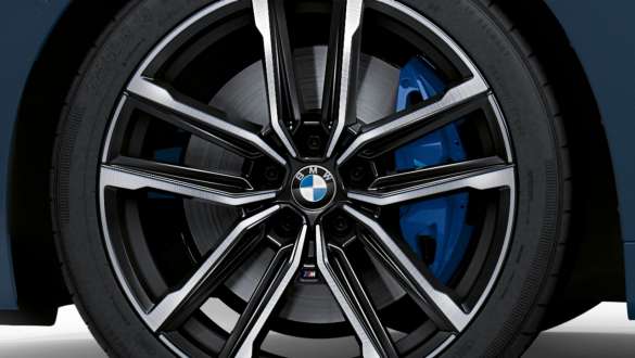 M Sport -jarrut, BMW M440i xDrive Coupé G22 2020 BMW M440i xDrive Coupé G22 2020 M Sport -jarrut yksityiskohta kevytmetallivanteista