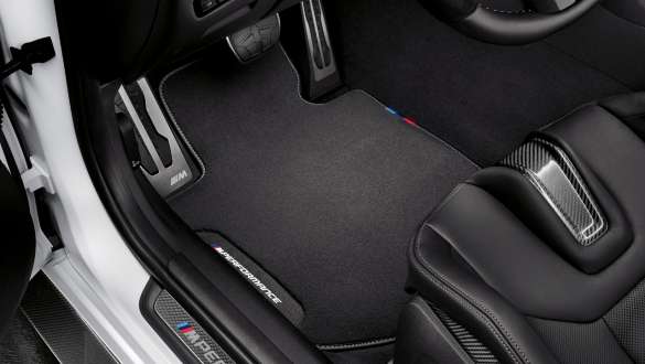 M Performance -lattiamatot BMW M4 Coupé G82 2020 BMW M4 Coupé G82 2020 M Performance -lattiamatot sisätila lähikuva