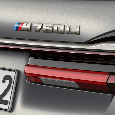 BMW M760Li xDrive Sedan, lähikuva BMW M760Li -merkistä BMW M760Li xDrive Sedan, lähikuva perän BMW M760Li -merkistä