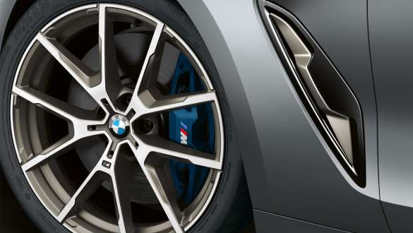 M Sport -jarrut, BMW M850i xDrive Gran Coupé M Sport -jarrut, BMW M850i xDrive Gran Coupé G16 2019 BMW Individual -metalliväri Frozen Bluestone, sivunäkymä