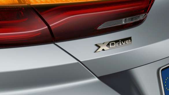 BMW M850i xDrive Gran Coupé, jossa BMW xDrive BWM xDrivella varustettu BMW M850i Gran Coupé G16 2019 BMW Individual -metalliväri Frozen Bluestone, näkymä perästä