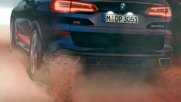 BMW X5 M50d, jossa BMW xDrive BMW X5 M50d, jossa BMW xDrive, G05, näkymä perästä