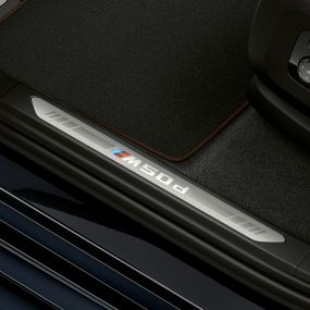 Kynnyslista, jossa M-tekstilogo, BMW X5 M50d Kynnyslista, jossa M-tekstilogo, BMW X5 M50d G05, sisätila