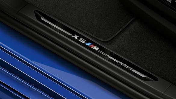 BMW X5 M Competitionin (F95) kynnyslistat, joissa X5 M Competition -tekstilogo Kynnyslistat, joissa X5 M Competition -tekstilogo, BMW X5 M Competition F95 2020 SUV, ulkopuoli
